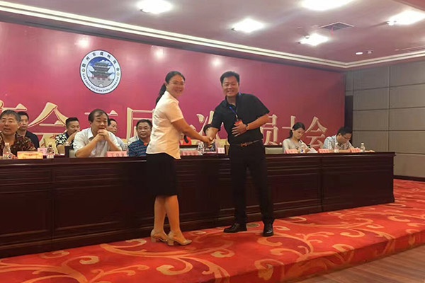 贛州市虔州商會第二屆第一次會員大會——人和集團董事長饒榮華擔(dān)任商會會長